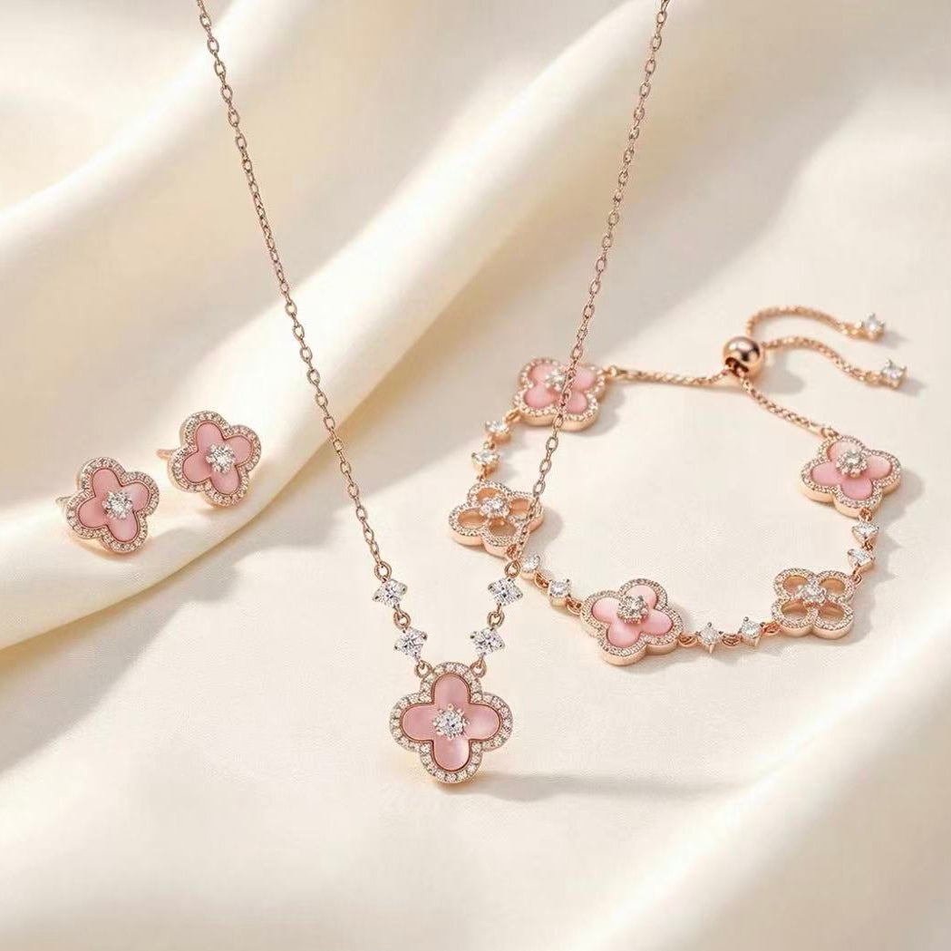 Three-piece set of 18k gold with four-leaf clove