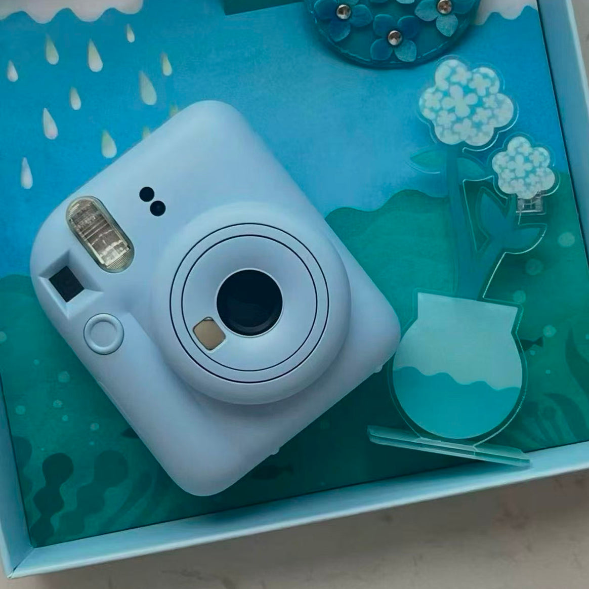 Instant camera