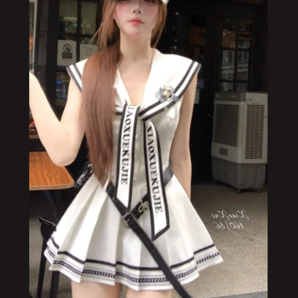 sleeveless dress with sailor collar