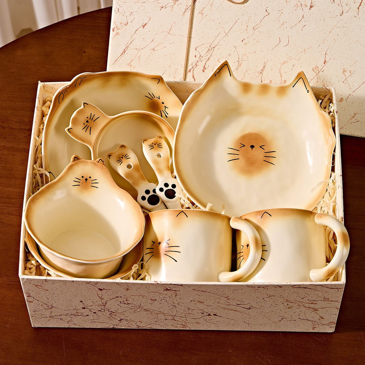 Cat-shaped tableware