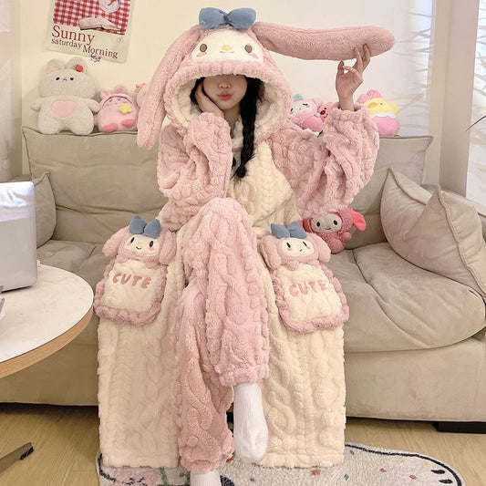 Super thick pajamas in winter,