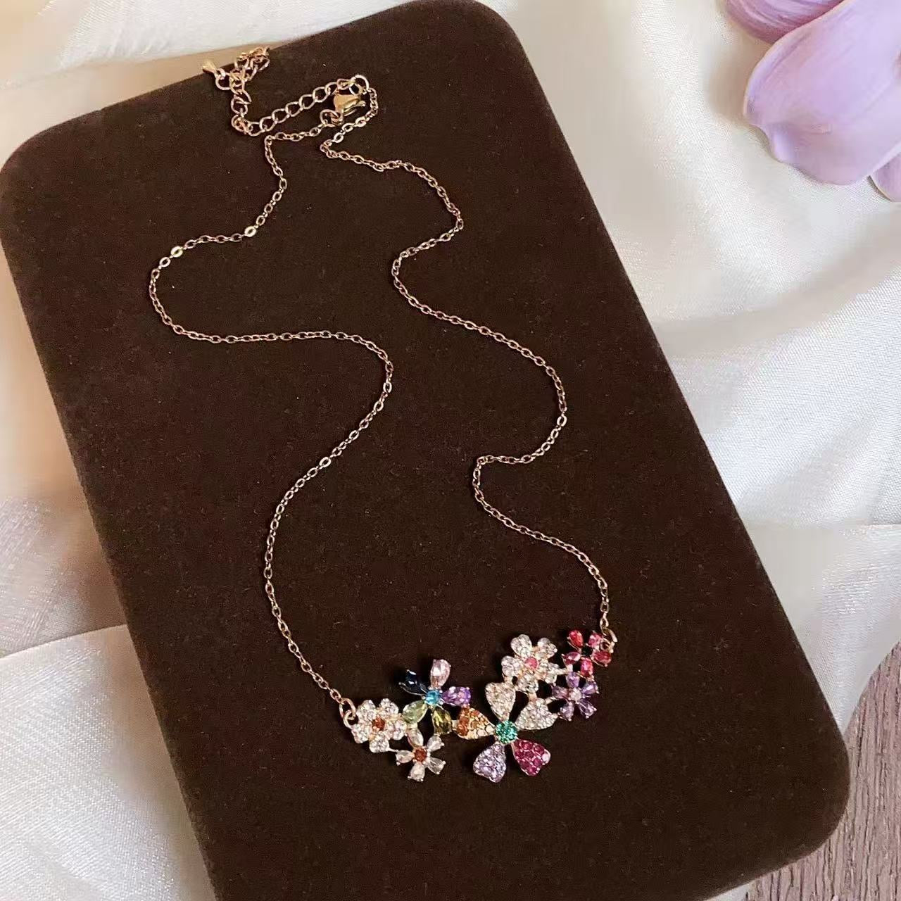 Flower necklace