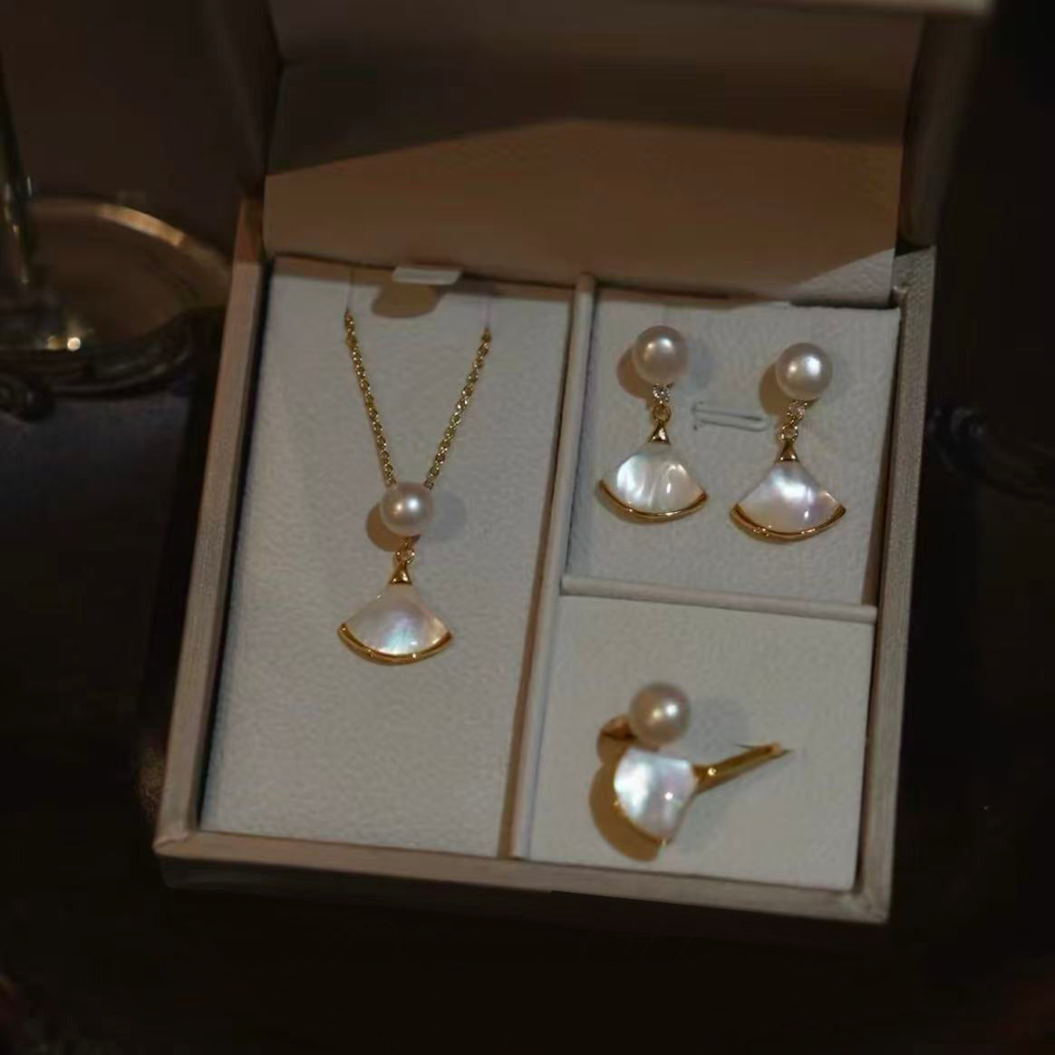 Three-piece pearl jewelry set