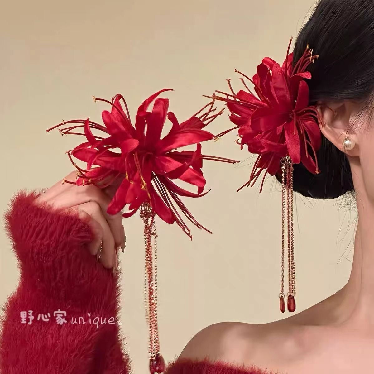 Iris hair accessory