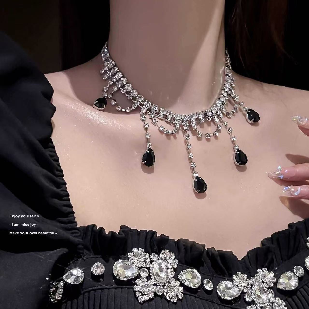 Dark clavicle necklace